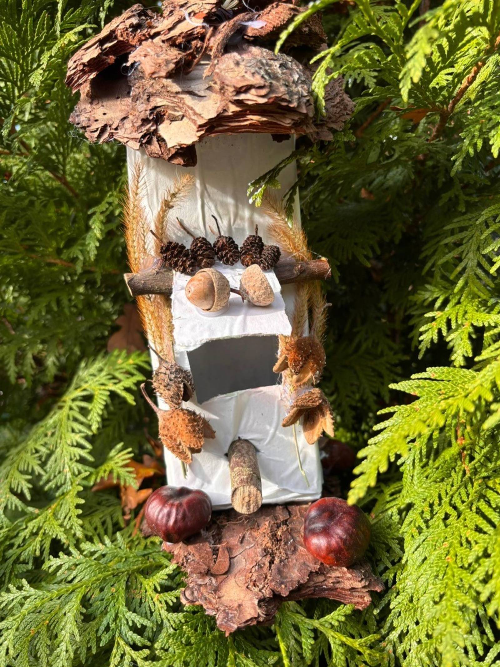 Vogelfutterhäuschen aus Getränkepackung.