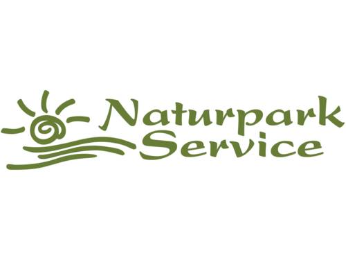Logo: Sonne und Wellen sind stilisiert mit wenigen Strichen gezeichnet, daneben steht "Naturpark Service".