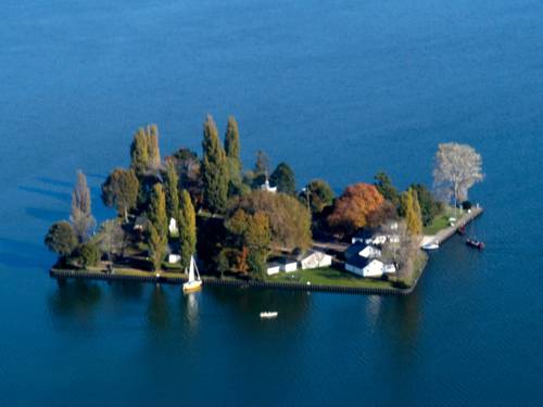 Blick von oben auf die Insel Wilhelmstein im Steinhuder Meer.