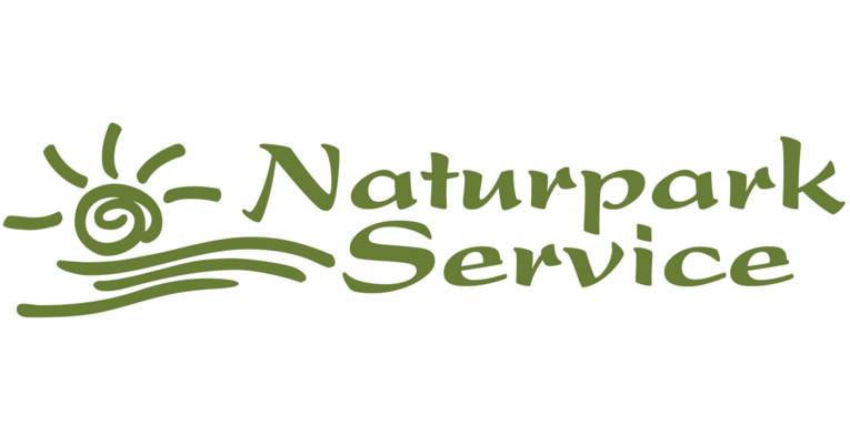 Logo: Sonne und Wellen sind stilisiert mit wenigen Strichen gezeichnet, daneben steht "Naturpark Service".