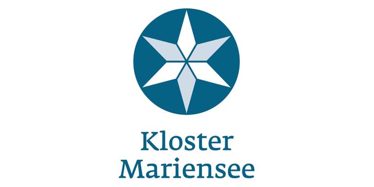 Logo: Ein Stern mit 6 Zacken ist in einem Kreis. Die Zacken sind abwechselnd weiß und grau, der Kreis ist blau. Darunter steht: "Kloster Mariensee".