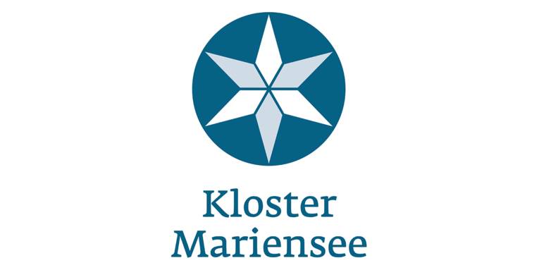 Logo: Ein Stern mit 6 Zacken ist in einem Kreis. Die Zacken sind abwechselnd weiß und grau, der Kreis ist blau. Darunter steht: "Kloster Mariensee".